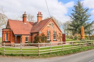 South Lodge   Longford Hall Farm Holiday Cottages