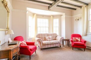 South Lodge   Longford Hall Farm Holiday Cottages