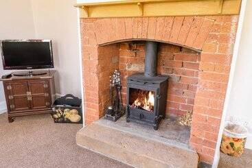 South Lodge   Longford Hall Farm Holiday Cottages