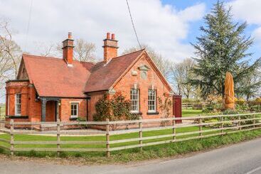 South Lodge   Longford Hall Farm Holiday Cottages
