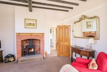 South Lodge   Longford Hall Farm Holiday Cottages