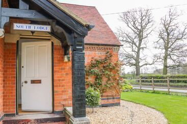 South Lodge   Longford Hall Farm Holiday Cottages