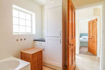 South Lodge   Longford Hall Farm Holiday Cottages