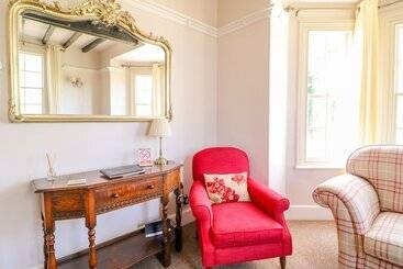 South Lodge   Longford Hall Farm Holiday Cottages