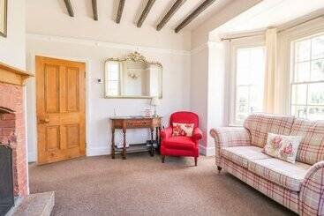 South Lodge   Longford Hall Farm Holiday Cottages