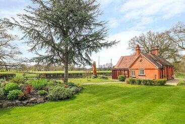 South Lodge   Longford Hall Farm Holiday Cottages