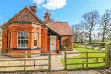South Lodge   Longford Hall Farm Holiday Cottages