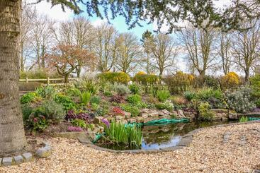 South Lodge   Longford Hall Farm Holiday Cottages