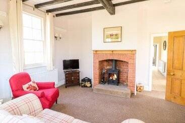 South Lodge   Longford Hall Farm Holiday Cottages