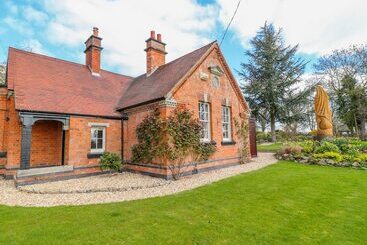 South Lodge   Longford Hall Farm Holiday Cottages