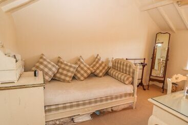 Storehouse Cottage