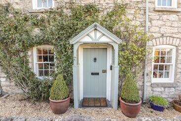 Storehouse Cottage
