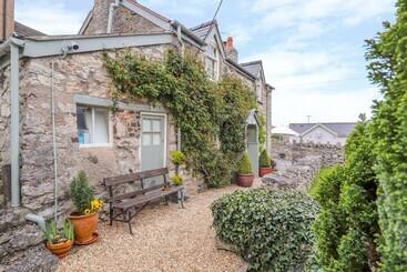 Storehouse Cottage