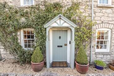 Storehouse Cottage