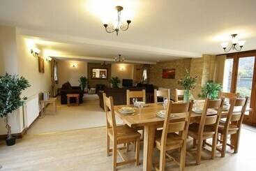 Tithe Barn, Lyneham