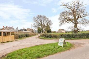 Woodthorpe Cruck Cottage