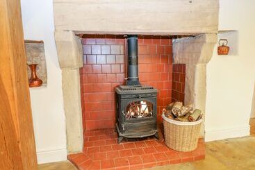 Woodthorpe Cruck Cottage