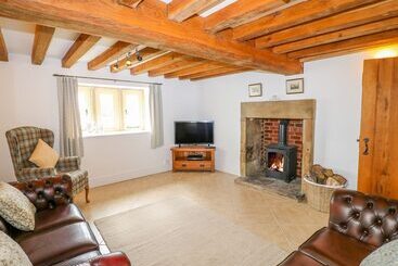Woodthorpe Cruck Cottage