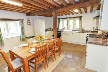 Woodthorpe Cruck Cottage