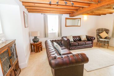 Woodthorpe Cruck Cottage