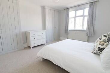 20 Ulwell Road
