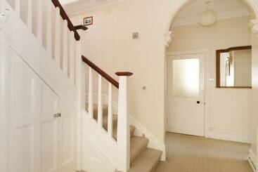 20 Ulwell Road