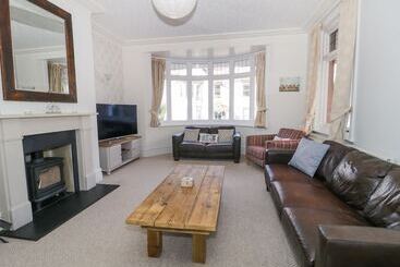 20 Ulwell Road