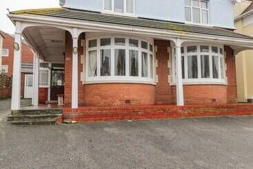 20 Ulwell Road