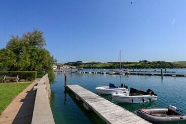 3 The Salcombe