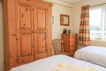 3 The Salcombe