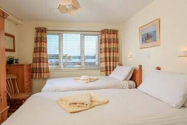 3 The Salcombe