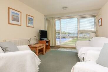 3 The Salcombe
