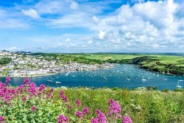 3 The Salcombe