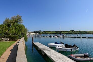3 The Salcombe