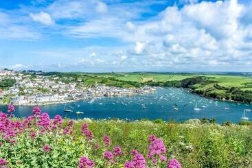 3 The Salcombe