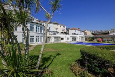 3 The Salcombe