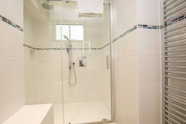 5 Burford Mews