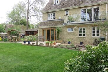 5 Burford Mews