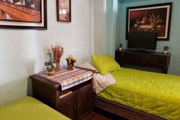 هاستل Parrot House