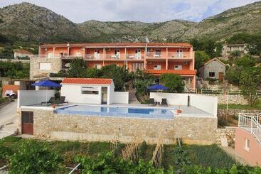 Apartmani Ana