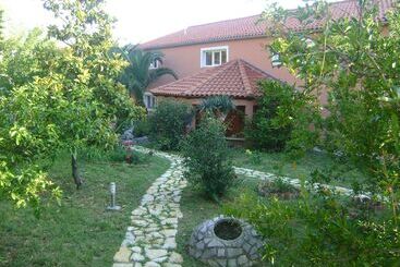 Apartmani Ana