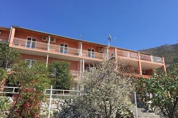 Apartmani Ana