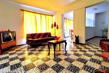 تختخواب و صبحانه La Casa De Mamama