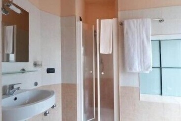 تختخواب و صبحانه L'attico