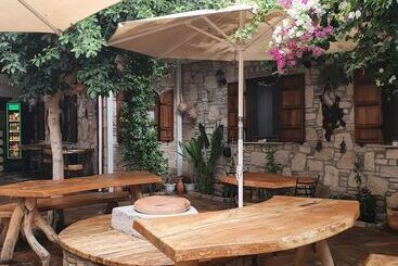 تختخواب و صبحانه Monza House Otel