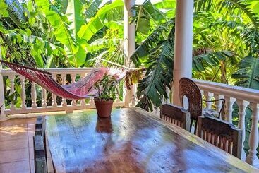تختخواب و صبحانه Seaside Inn