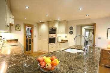 Coach House Burford