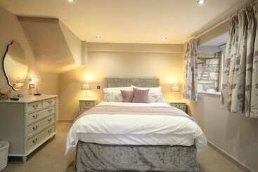 Coach House Burford