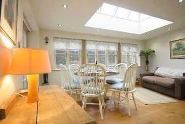 Coach House Burford