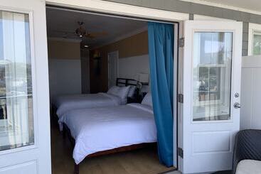 هتل Ballard S Beach Resort